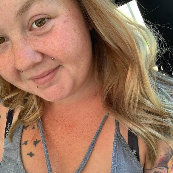 Meet your Posher, Alyssa - Picture 1 of 1